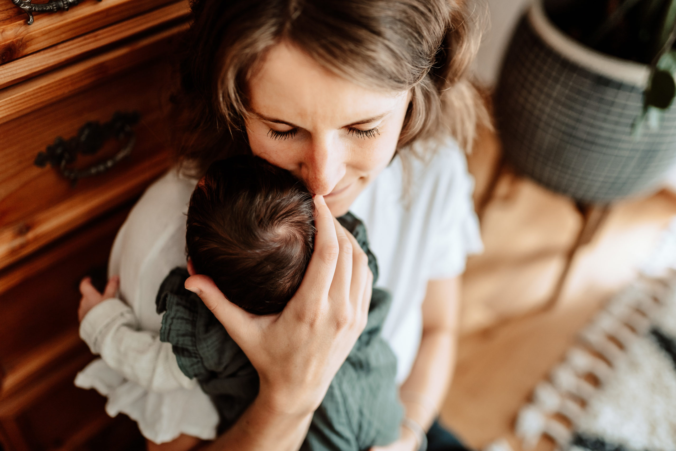 Baby-Neugeborenen-Mama-Liebe-innig